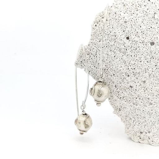 Pièce unique - Bo avec ses petites perles - Bo articulées